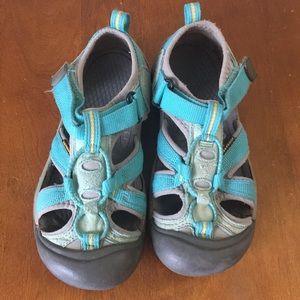 Teal Keen size 2 youth Sandals